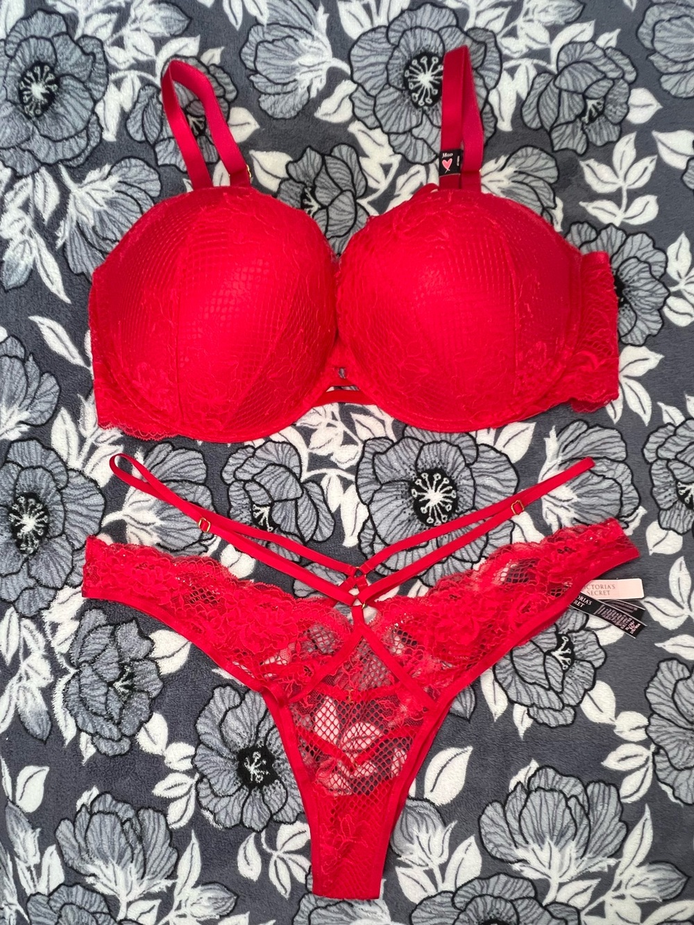 Victorias Secret Very Sexy Strappy Fishnet Lace Bra & Brazilian Panty Set